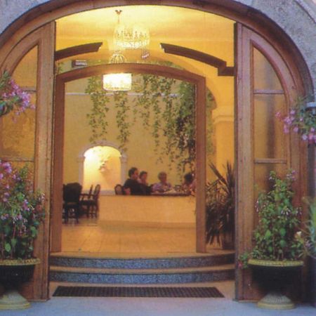 Hotel Ungarische Krone Bruckneudorf Exterior photo